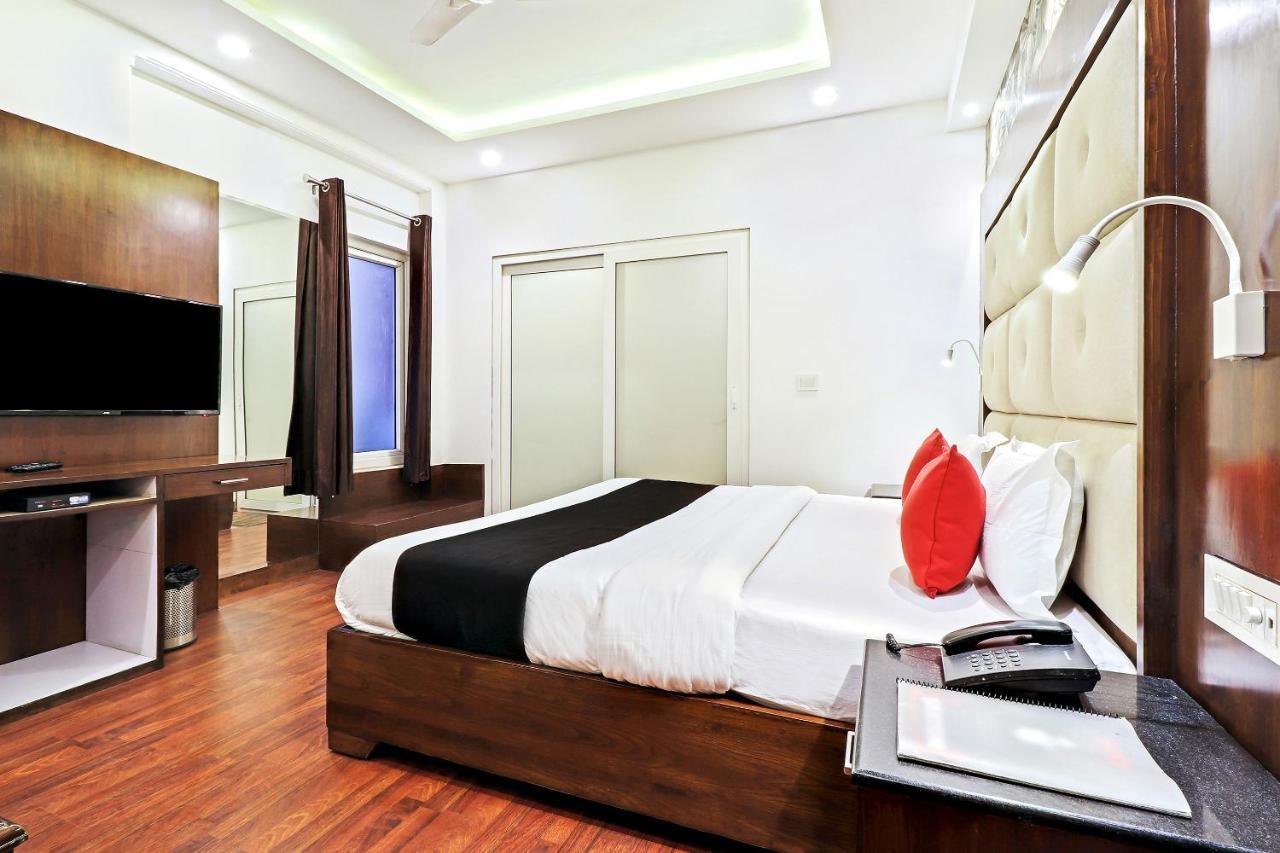 Capital O 2242 Yuvraj Deluxe होटल 3*