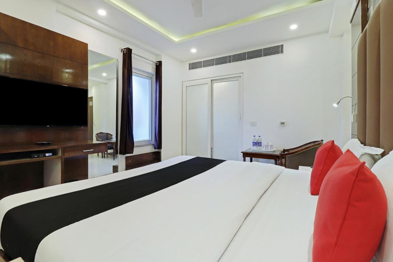 Capital O 2242 Yuvraj Deluxe होटल New Delhi