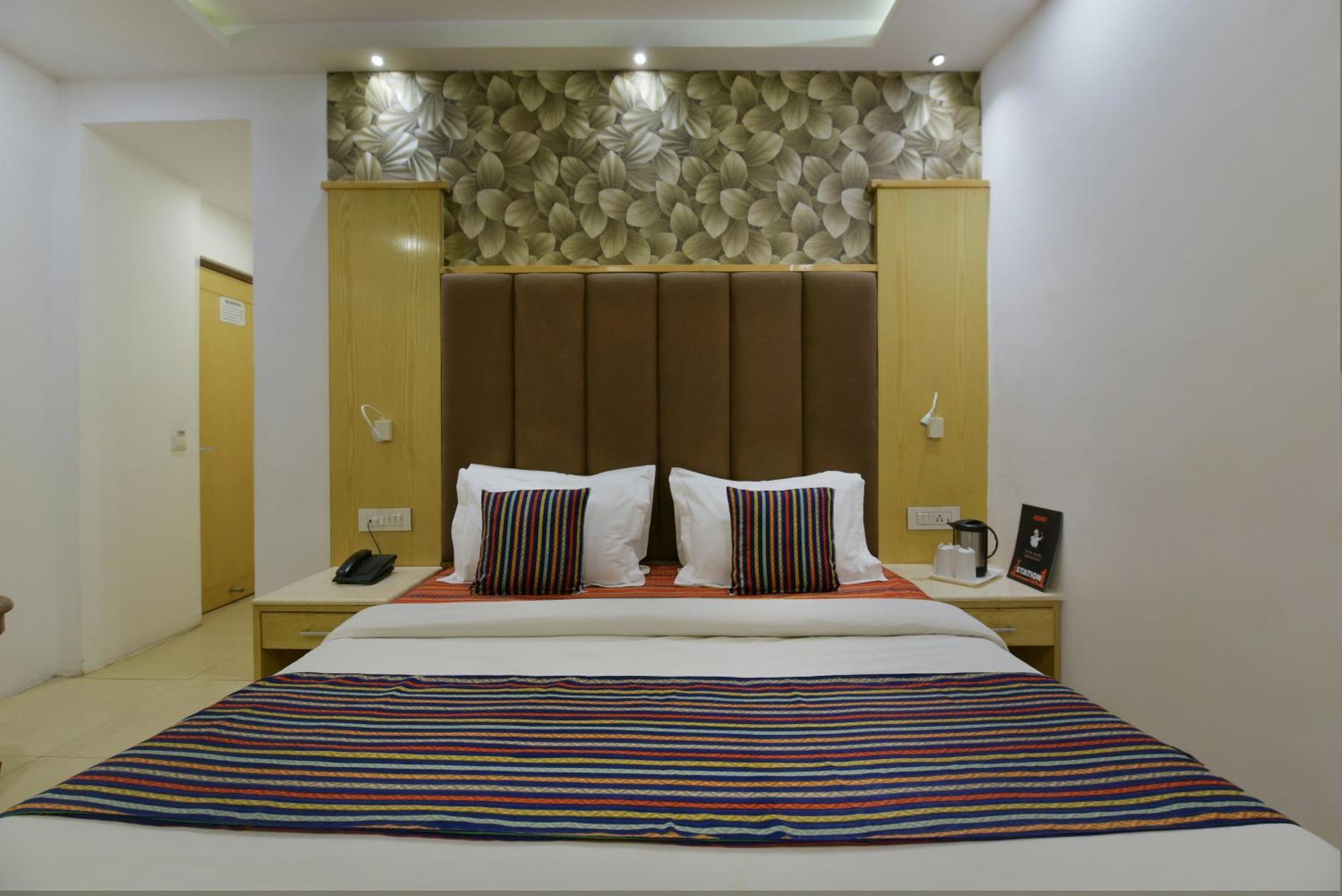 होटल Capital O 2242 Yuvraj Deluxe New Delhi