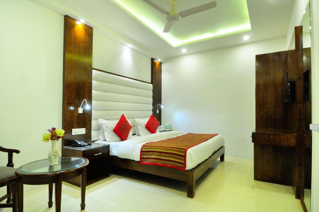 Capital O 2242 Yuvraj Deluxe होटल New Delhi