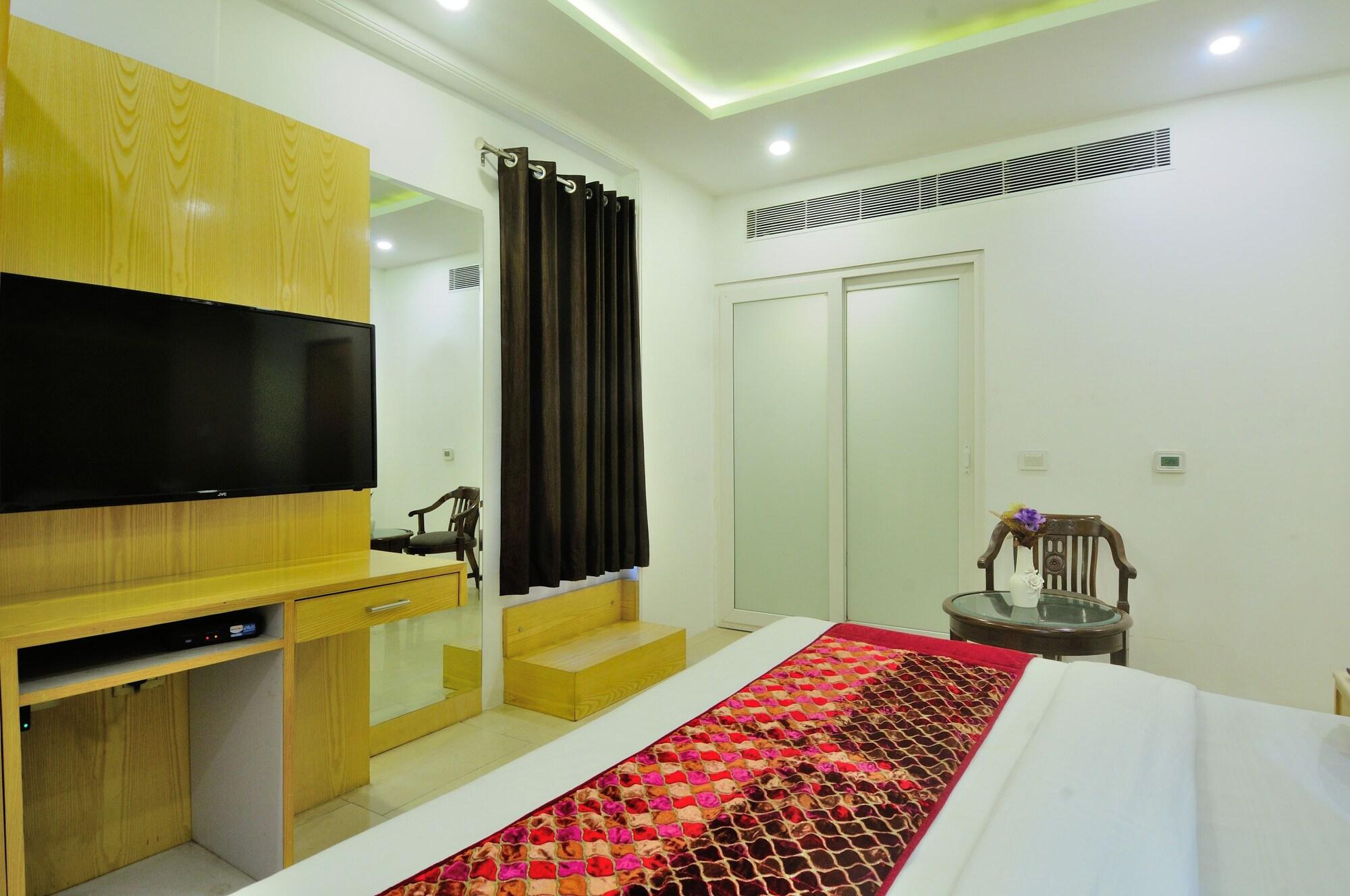Hotel Capital O 2242 Yuvraj Deluxe 3*